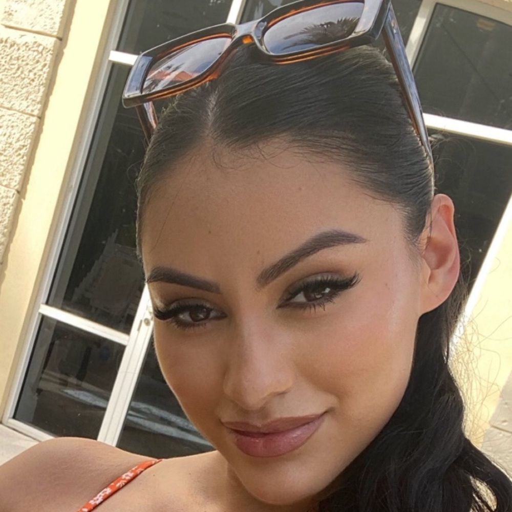 Meet your Posher, Angelica